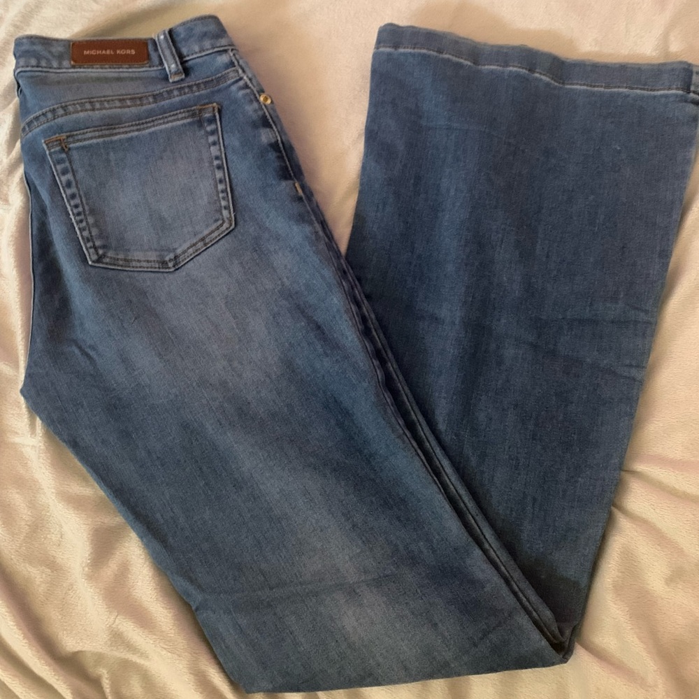 Michael Kors flare jeans med light wash